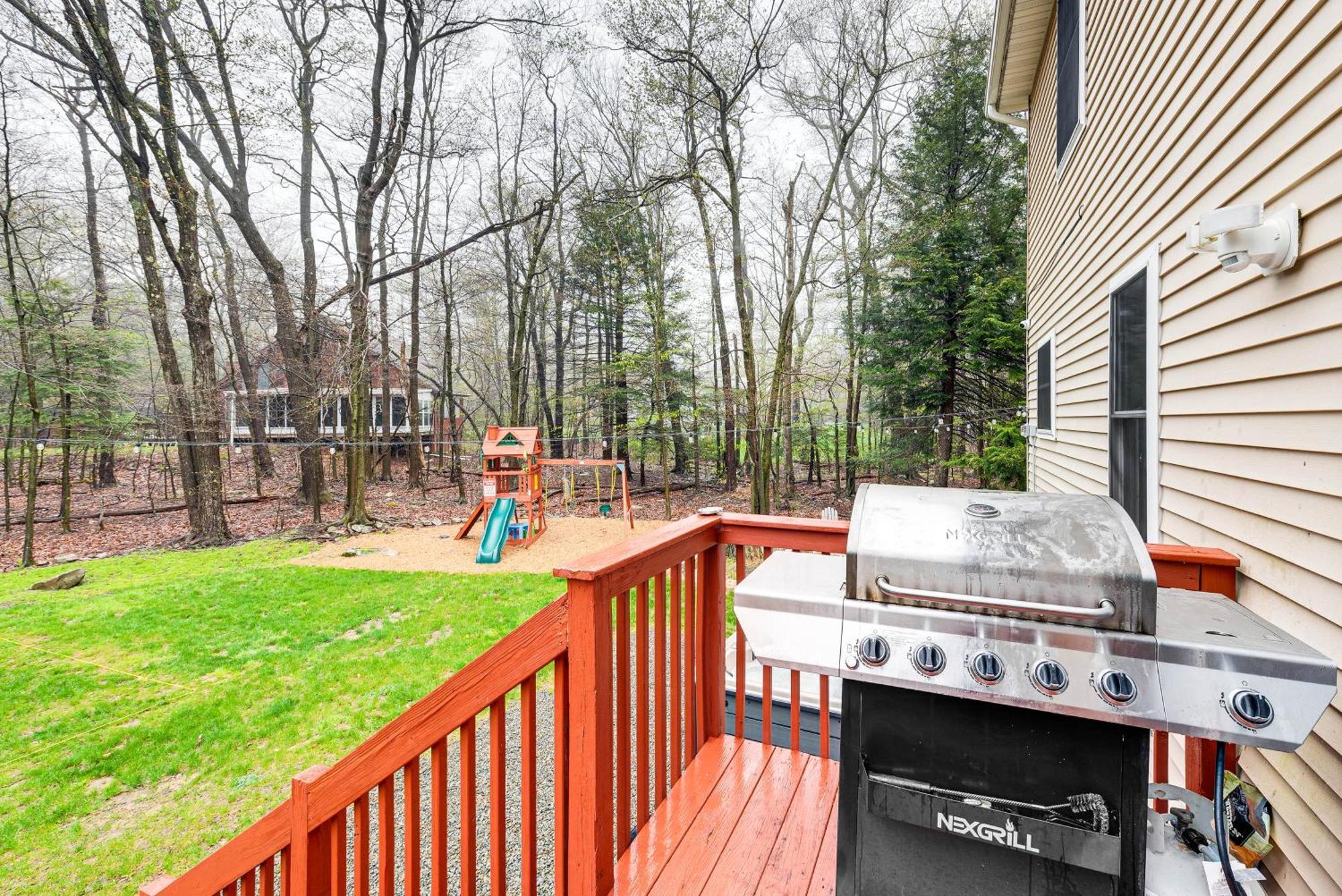 Pocono Retreat Hot Tub And Game Near Kalahari Holiday home